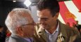 El exministro Josep Borrell con Pedro Sánchez, el pasado mes de septiembre, en el acto de arranque de campaña de las catalanas, en Barcelona. EFE