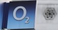 El logo de la operadora de telefonía móvil O2, filial de Telefónica, en una tienda en Londres REUTERS