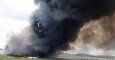 Columna de humo provocada por el incendio de neumáticos en Seseña (Toledo).- REUTERS/Sergio Perez