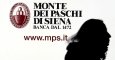 Una mujer pasa por delante de un anuncio del banco Monte dei Paschi di Siena en el centro de Milán. REUTERS/Stefano Rellandini