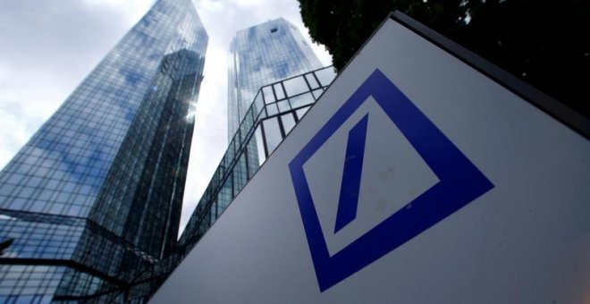 El logo de Deutsche Bank, delante de la sede del banco en Fráncfort REUTERS/Ralph Orlowski