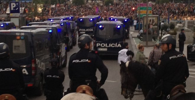 Policía a caballo en el dispositivo de seguridad dispuestos frente a la manifestación 'Rodea el Congreso' en septiembre de 2012. J.A.B.