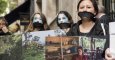 Activistas de Alianza por la Solidaridad y Amigos de la Tierra, frente a la embajada de Guatemala en Madrid / Sara Plaza