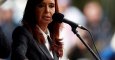 Fernández de Kirchner insinúa que su imputación forma parte de una "maniobra probada" de Macri. REUTERS