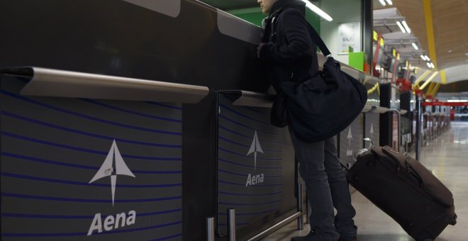 Mostrador de Aena en el Aeropuerto Adolfo Suárez-Barajas. REUTERS