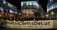 Imagen de la manifestación convocada por Podemos contra los cortes de luz / EFE