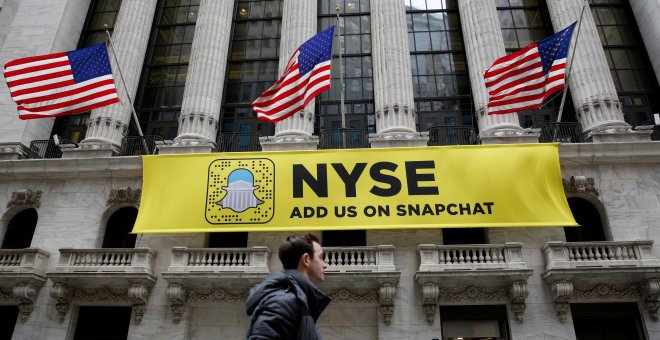 Un cartel con el logo de la red social en la fachada del edificio de la Bolsa de Nueva York (NYSE, según sus siglas en inglés). REUTERS/Brendan McDermid