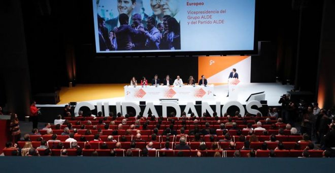 Vista de la IV Asamblea General de Ciudadanos que se celebra en el Teatro Nuevo Coslada, en Coslada (Madrid), en la que previsiblemente se reelegirá a Albert Rivera como presidente del partido. EFE/Zipi