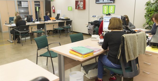 Trabajadoras interinas en una oficina de la Seguridad Social/EUROPA PRESS