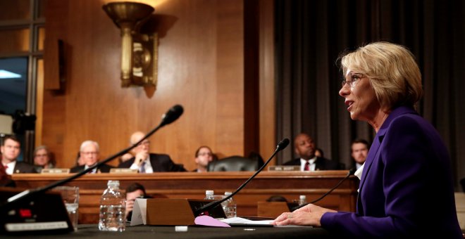 Betsy DeVos testifica ante la audiencia de confirmación del Comité Senatorial de Salud, Educación y Trabajo/ REUTERS