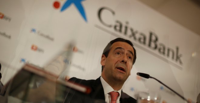 El consejero delegado de CaixaBank, Gonzalo Gortazar, en una rueda de prensa en Lisboa para explicar los resultados de su opa sobre el portugués BPI. REUTERS/Rafael Marchante