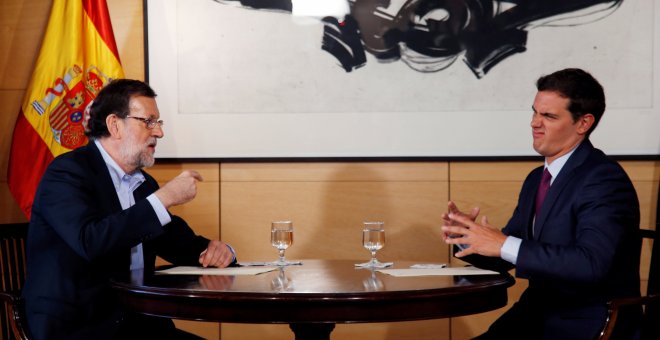 El presidente del Gobierno, Mariano Rajoy, y su socio en el pacto de investidura, Albert Rivera (C's), en una imagen de archivo. REUTERS