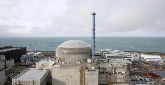 Una foto de archivo de la central nuclear de Flamanville, durante la construcción de un reactor nuclear de tercera generación. REUTERS