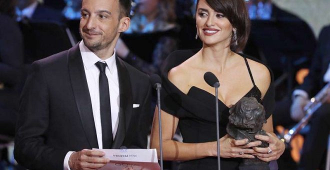 Alejandro Amenábar y Penélope Cruz durante la entrega de los premios de Goya. | EFE