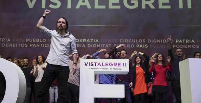 El secretario general de Podemos, Pablo Iglesias, saluda a los asistentes al inicio de la primera jornada de la Asamblea Ciudadana Estatal de Vistalegre II. | CHEMA MOYA (EFE)