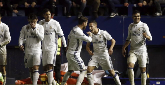 Los jugadores del Real Madrid celebran el tercer gol ante Osasuna.- EFE
