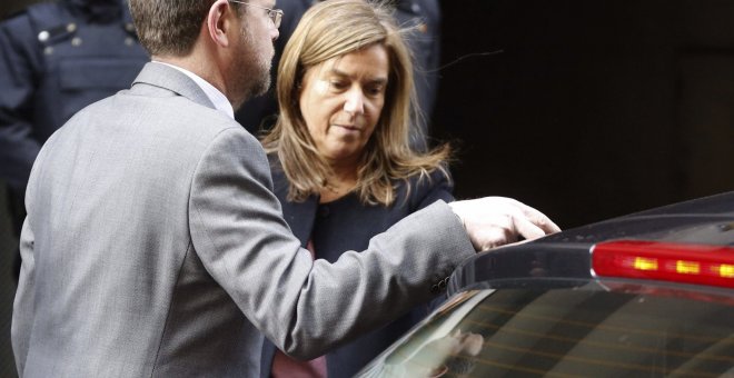 Fotografia de archivo de marzo de 2015 de la exministra de Sanidad Ana Mato, a su salida de la Audiencia Nacional tras ir a recoger el auto de apertura de juicio oral para 40 imputados de la trama Gürtel.EFE/Javier Lizón