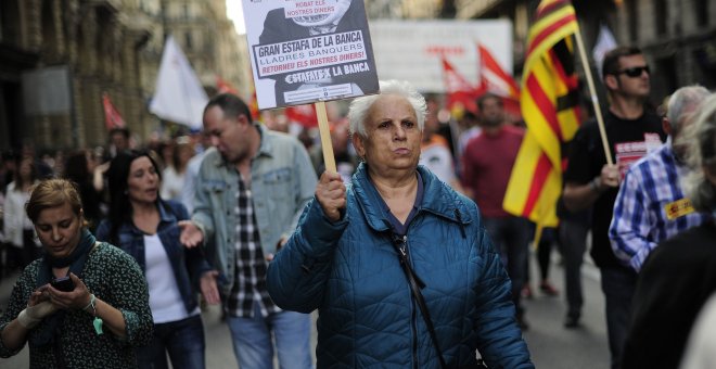 Un pensionista en una manifestación en Barcelona. AFP/Josep Lago