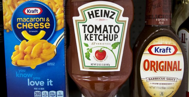 Varios productos de Kraft Heiznz (el ketchup Heinz, los macarrones con queso Kraft, o la salsa para barbacoa Kraft), en un supermercado en New York. REUTERS/Brendan McDermid