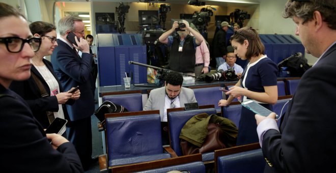 Periodistas en la sala de prensa de la Casa Blanca. REUTERS/Yuri Gripas