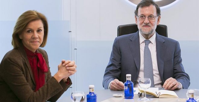 Fotografía facilitada por el Partido Popular del jefe del Ejecutivo y presidente del partido, Mariano Rajoy, y la secretatra general, María Dolores de Cospedal. - EFE