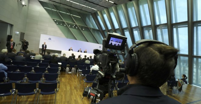 La sala de prensa del BCE durante la rueda de prensa mensual de su presidente, Mario Draghi, tras la reunión del Consejo de Gobierno. REUTERS/Kai Pfaffenbach