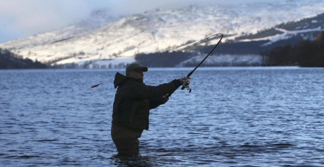 La mayoría de las comunidades autónomas han prohibido devolver al río los peces de especies invasoras tras tumbar el Supremo el Catálogo de Especies del Gobierno central./ Público