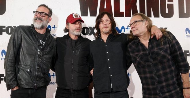 Los actores protagonistas de "The Walking Dead" y el productor de la serie durante un evento en la plaza madrileña de Callao. EFE/ Kiko Huesca