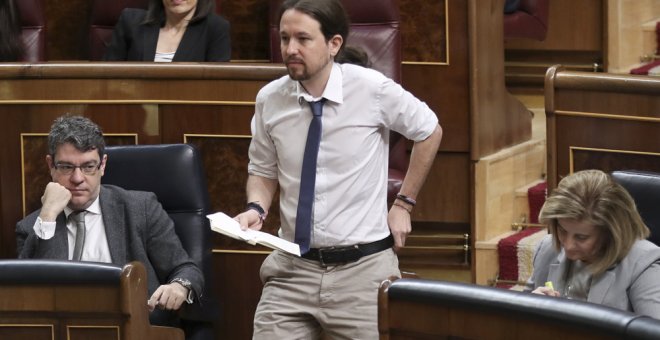 El líder de Podemos, Pablo Iglesias, antes de su intervención ante el pleno del Congreso donde el presidente del Gobierno, Mariano Rajoy, expone las conclusiones del último Consejo Europeo EFE/Chema Moya