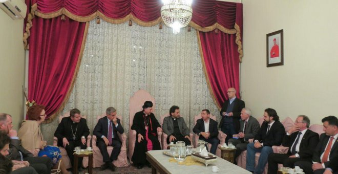 Javier Couso en una reunión con el Arzobispo Maronita.