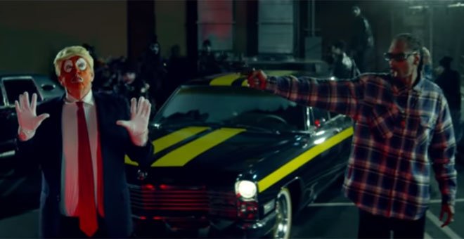 Snoop Dogg apunta a Trump en su vídeo.