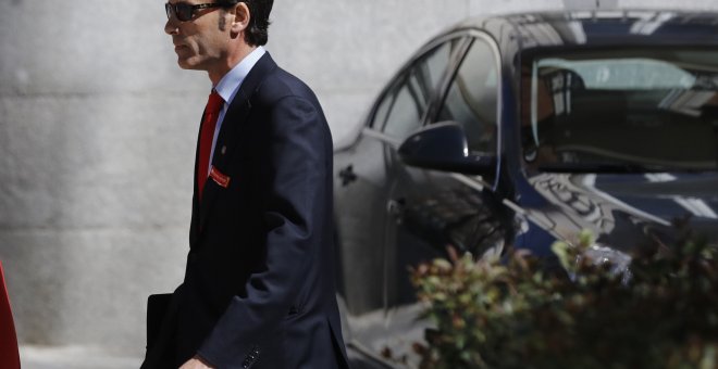 El inspector del Banco de España José Antonio Casaus, que cuestionó en una serie de correos electrónicos la viabilidad de Bankia, a su llegada a la Audiencia Nacional, donde ha declarado como testigo. EFE/Emilio Naranjo