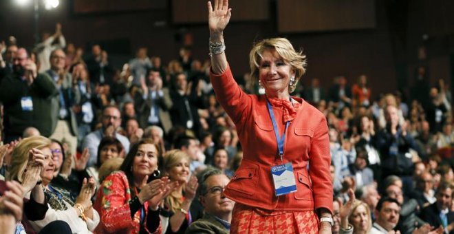 La expresidenta del PP y de la Comunidad de Madrid, Esperanza Aguirre,durante el XVI Congreso del PP de Madrid, en el que Cristina Cifuentes recogió el testigo de la sucesión. EFE/Mariscal