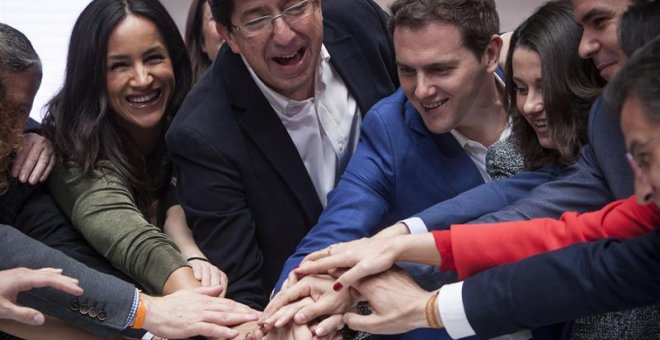 El presidente de Ciudadanos (Cs), Albert Rivera (3i); junto a la portavoz nacional de Ciudadanos, Inés Arrimadas (3d); el líder de la formación en Andalucía, Juan Marín (2i), y la secretaria de Política Municipal de Ciudadanos, Begoña Villacís (i), entre