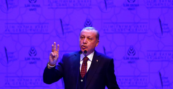 El presidente turco, Tayyip Erdogan, durante su mitin de este domingo en Estambul.- REUTERS