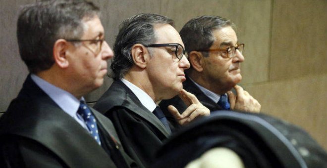 El ex delegado del Gobierno en el País Vasco Mikel Cabieces, el abogado Rafael Alcorta y expresidente de Kutxabank Mario Fernández. EFE