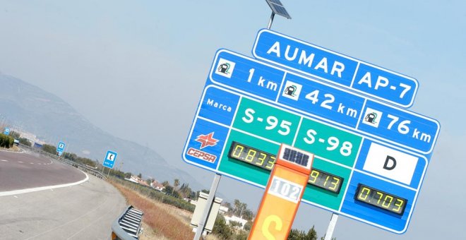 Cartel en la autopista AP-7.