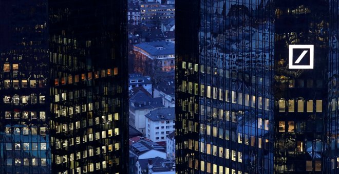 El logo de Deutsche Bank en la sede del banco, en Fráncfort. REUTERS/Kai Pfaffenbach