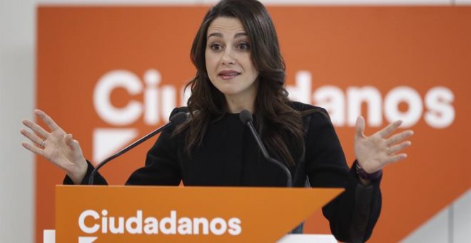 La portavoz de Ciudadanos, Inés Arrimadas, en la rueda de prensa tras la reunión de la Ejecutiva del partido. EFE/Emilio Naranjo