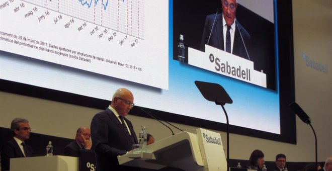 El presidente del Banco Sabadell, Josep Oliu, durante la junta de accionistas. E.P.