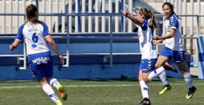 El único club de fútbol femenino de la capital aragonesa compite en primera división, pero carece de estadio y se ve obligado a alquilar campos para que sus nueve equipos puedan entrenar y jugar