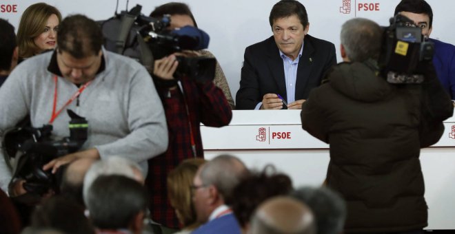 El presidente de la Comisión Gestora del PSOE, Javier Fernández, al comienzo del Comité Federal del pasado enero. EFE