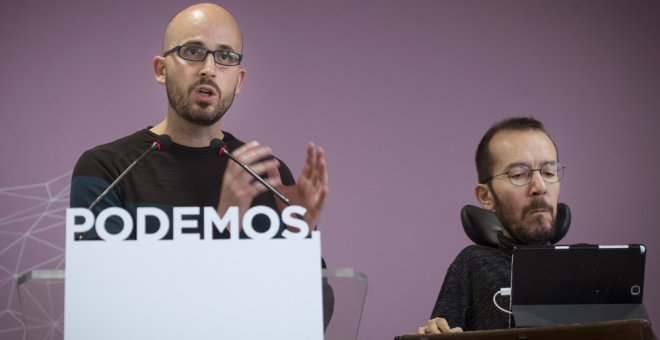 Pablo Echenique, secretario de Organización de Podemos, y el responsable de Economía, Nacho Álvarez, durante su comparecencia tras la reunión del Consejo de Coordinación del partido. EFE/Luca Piergiovanni