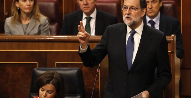 El jefe del Ejecutivo, Mariano Rajoy, durante su intervención en la sesión de control al Gobierno celebrada este miércoles en el Congreso de los Diputados. EFE/Ballesteros