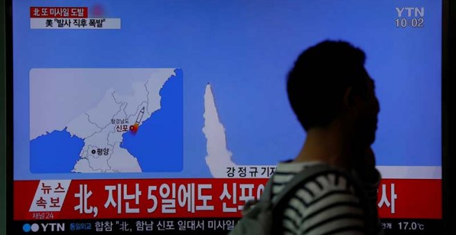 Una canal televisivo de Corea del Sur informa del lanzamiento fallido del misil norcoreano. | REUTERS