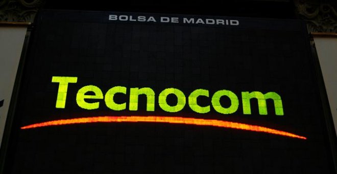 El logo de Tecnocom en el panel de la Bolsa de Madrid. EFE