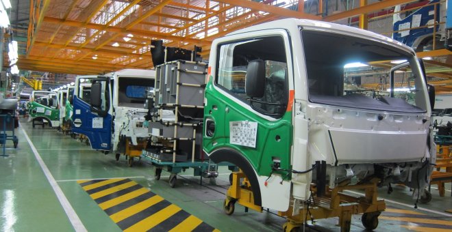 La línea de montaje de la planta de Nissan en Ávila, en la producción del camión NT500. E.P.