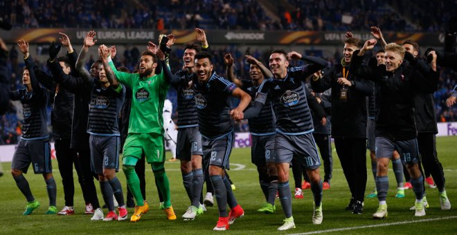 Los jugadores del Celta celebran en Genk su pase a la semifinal de la Europa League. /REUTERS