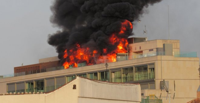 Imagen del incendio de este lunes 24 de abril / TWITTER