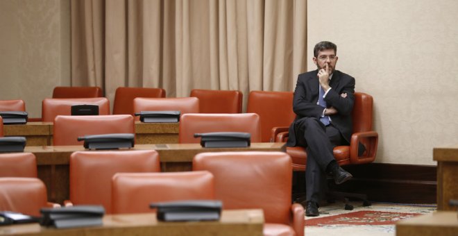 El secretario de Estado de Presupuestos, Alberto Nadal, momentos antes de su comparecencia en la Comisión de Presupuestos, en el Congreso de los Diputados. EFE/Emilio Naranjo